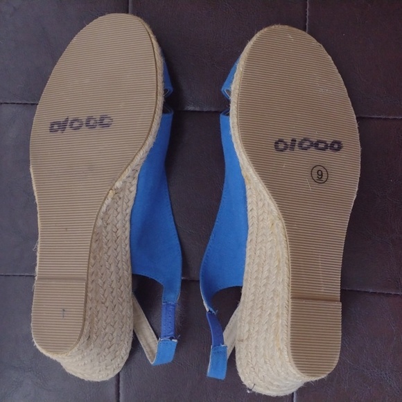 Wedge Sandals - Picture 3 of 6